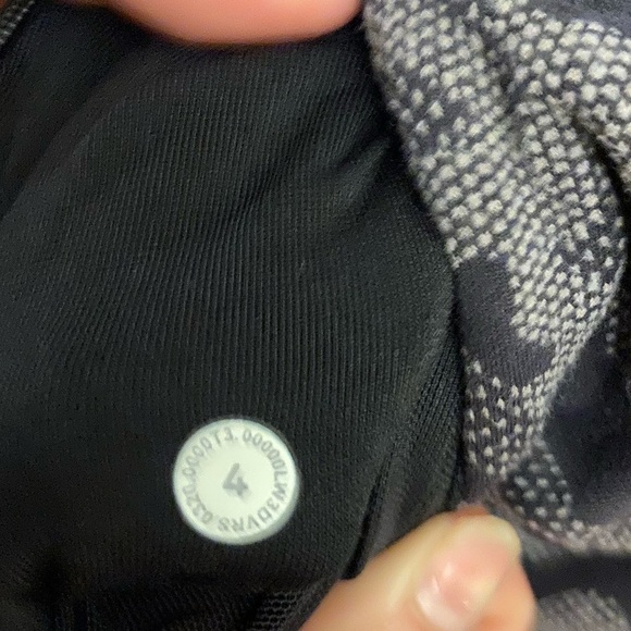 Lululemon run 1/2 zip sweater - Picture 4 of 12